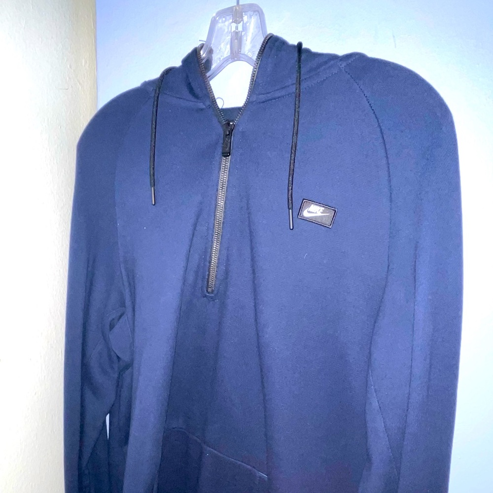 men’s nike sweatshirt (pull over with half zip)